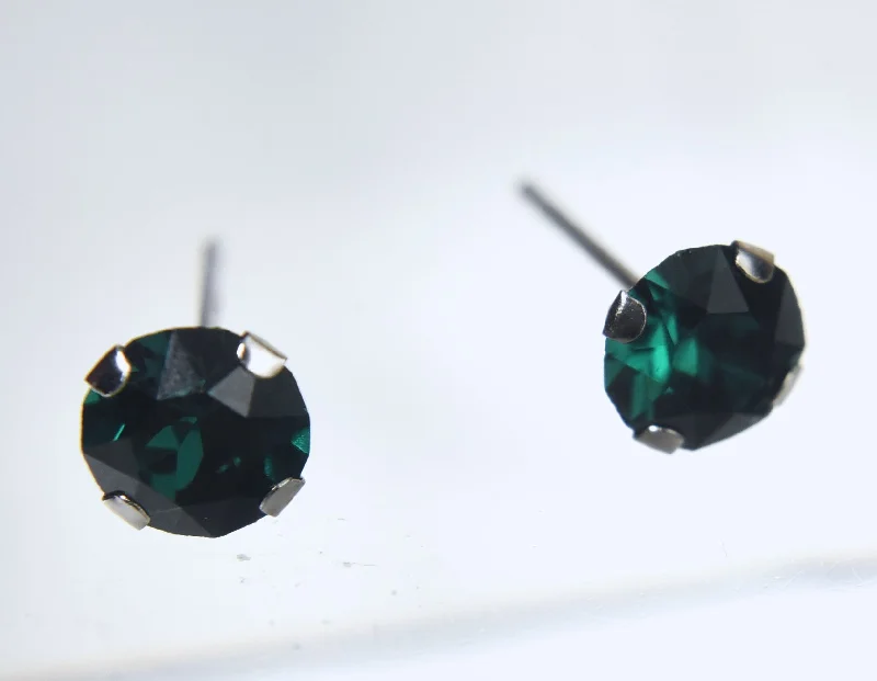 Ladies earrings bamboo style -10k White Gold Dark Green Crystal Stud Earrings