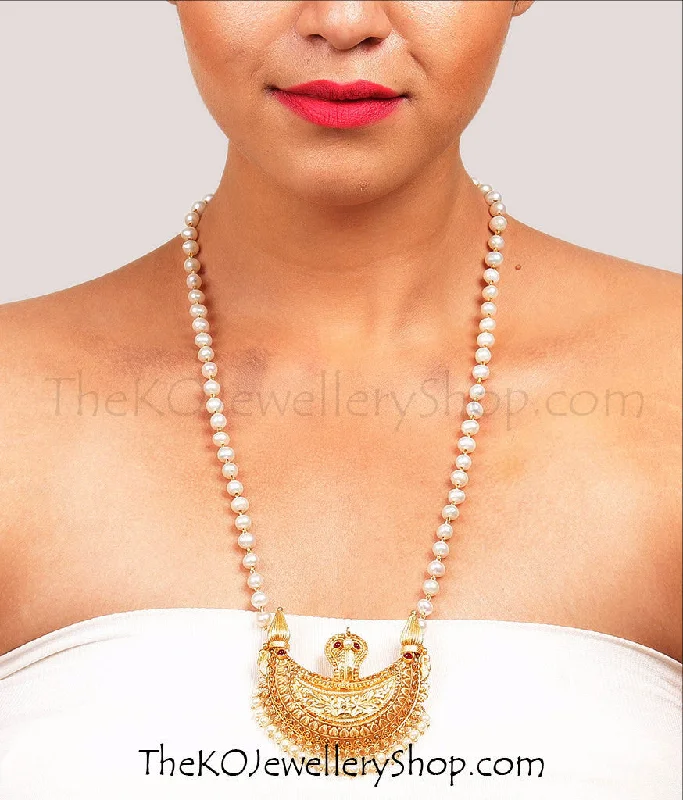 ladies necklaces star-The Viloma Kokkethathi Silver Pearl Necklace